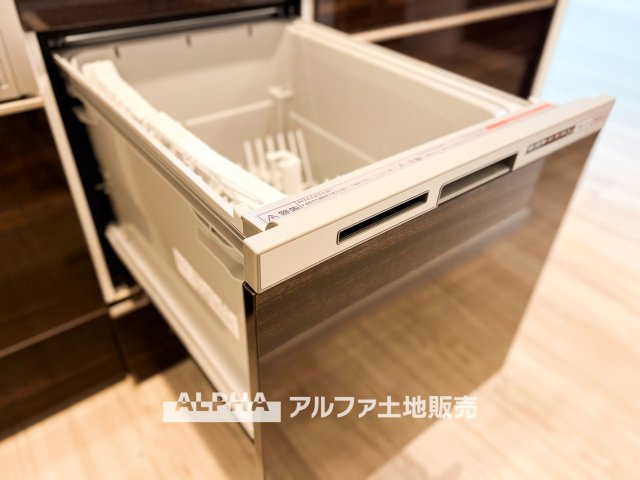 イーグル立川のキッチン|【Food washing machine】
◆食洗機◆お子様の面倒を見れる時間が増え時短になります。加えて手荒れも防げてしかも節水が高い為、大変人気があり重宝します。