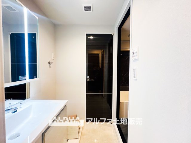 イーグル立川のランドリースペース|【Laundry space】
◆ランドリースペース◆広々した空間で雨の日でも十分に洗濯物を乾かすことが出来ます。バスルームには浴室換気乾燥機も付いているので重宝しますね。