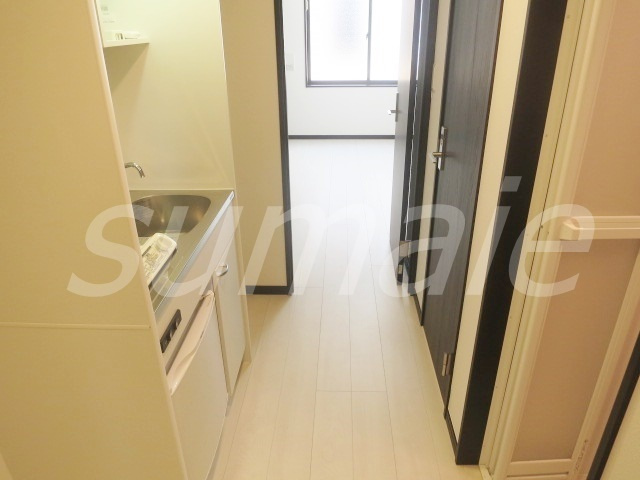 アクシス上十条の玄関|玄関からの通路です☆