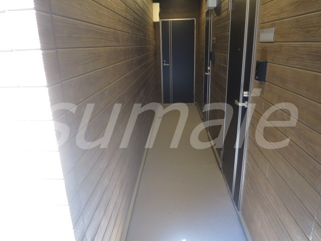 アクシス上十条のその他共用部分|お部屋前の廊下です☆