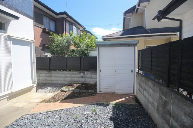 野木町丸林　1期のその他|屋外用品の保管に便利な物置付き。タイヤや洗車用品、ガーデニング道具など、室内に持ち込みにくい物をまとめて収納できます。