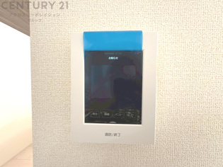 訪問者が来たときにテレビ画面で確認できるため、安心してドアを開けられます。録画機能があるものもあり、留守中に来訪者を記録しておくことができます。利便性が高く、セキュリティ面でも安心です。