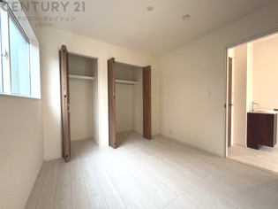 リラックスできるプライベート空間で、快適な睡眠をサポート。個人の好みに合わせたインテリアや寝具で心地良さを追求。プライベートな時間を過ごし、リフレッシュする場所におすすめです。