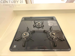 多数の調理器具を同時に使用でき、料理の効率化が可能。省エネで節約になり、様々な料理スタイルに適応できます。また、火力調整が独立しており、手入れや掃除もしやすく、今よりもっとお料理が楽しくなるかも。