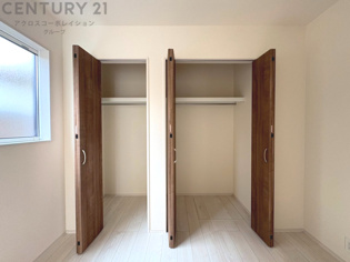 衣類やアクセサリー、小物類の収納が便利で整理整頓がしやすく、部屋の美観を保ちつつ、スペースを最大限に活用できます。衣服のしわやダメージを防ぎ、長持ちさせることができます。