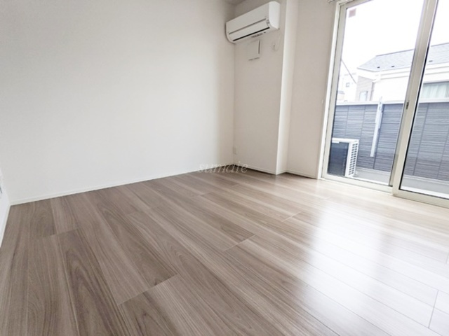 アンジュール神谷の居間・リビング|リビング明るいです。