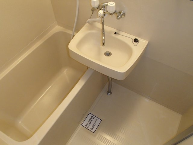 【浴室】 | ビラ菱屋西 | ゆったり過ごせるお風呂です