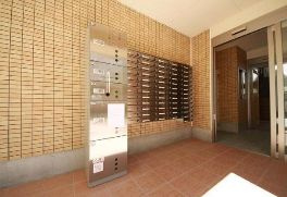 ラヴィエント浅草言問のエントランス