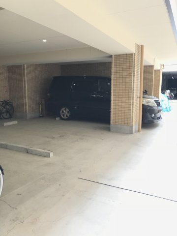 ラヴィエント浅草言問の駐車場