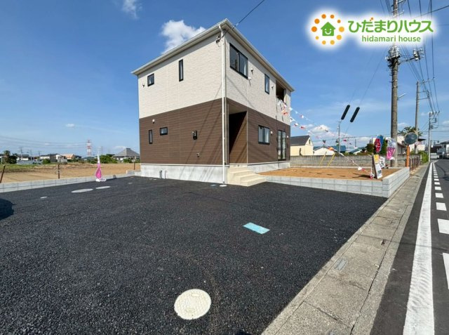 美里町小茂田　第3　新築一戸建て　クレイドルガーデン　01の駐車場|敷地内にはゆったりとした駐車スペースが確保されています！
これだけ広ければ、大きめのミニバンやSUVもストレスなくスムーズに出し入れ可能です。
自転車やバイクを置くスペースとしても大活躍しますね！