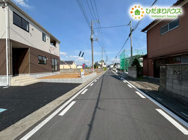美里町小茂田　第3　新築一戸建て　クレイドルガーデン　01の前面道路含む現地写真|前面道路はしっかりと舗装されており、幅員も十分で車のすれ違いがスムーズに行えます！
見通しが良く、小さなお子様がいるご家庭でも安心感があります。
交通量も少なめで静かな住環境が保たれています★