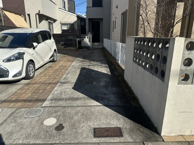 明石市魚住町清水戸建の駐車場