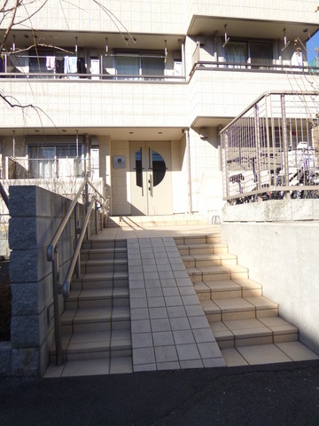 新宿区西早稲田２丁目の賃貸マンションのエントランス|★エントランスへ向かうアプローチ★