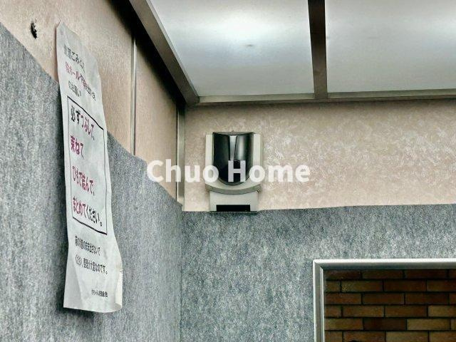 竹中シャルムの防犯設備|【防犯カメラ】何かあった時の大事な証拠になることももちろんなりますが、防犯というくらいですので大事なのは防犯カメラがあることによって抑止力につながることですよね。