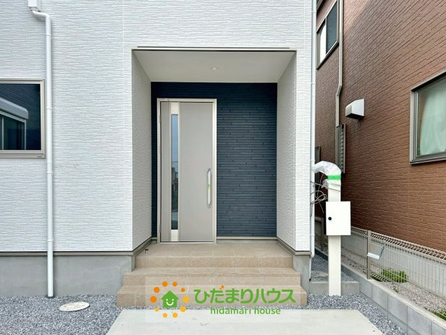 久喜市久喜東３期　新築一戸建ての玄関