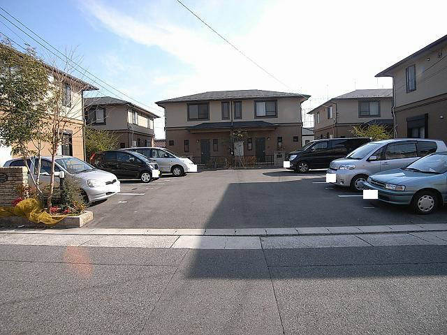 ザ・コートプログレスＤの駐車場