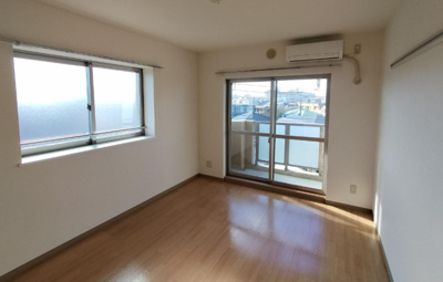 【居間・リビング】 | アルチェ | こちらのリビングで趣味の時間をお楽しみください