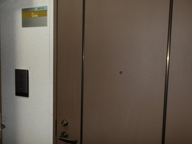 セブンコートの玄関