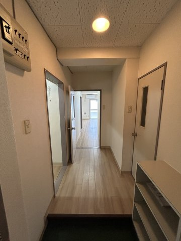 小山宮武マンションの玄関