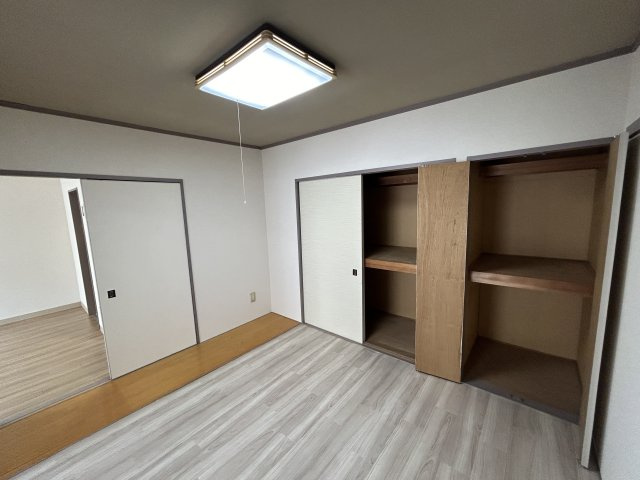 小山宮武マンションの居間・リビング|5.5帖洋室