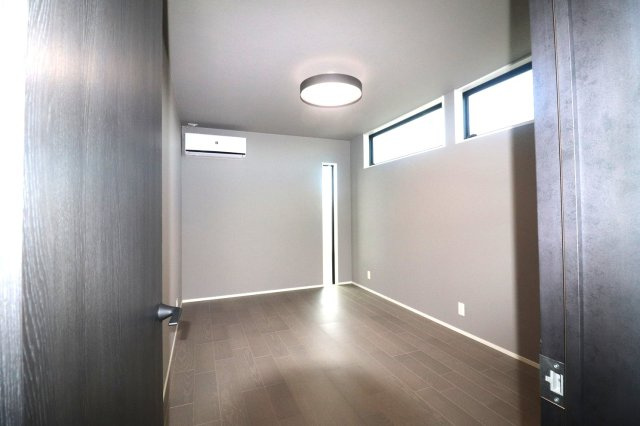 前橋市江木町モデルハウス物件　＃11の寝室|主寝室には大容量のウォークインクロゼット付き！