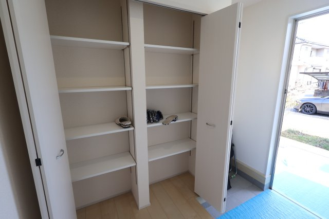 《仲介手数料無料》岩槻区大字金重109-176新築一戸建てリーブルガーデンの玄関