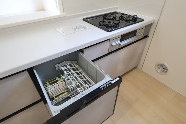 《仲介手数料無料》岩槻区大字金重109-176新築一戸建てリーブルガーデンのキッチン|ビルトイン食器洗浄機付き