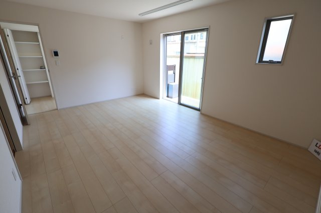 《仲介手数料無料》岩槻区大字金重109-176新築一戸建てリーブルガーデンの居間・リビング|LDK16帖