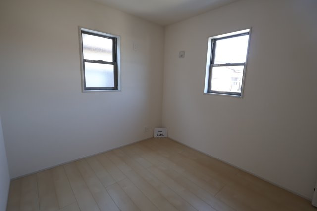 《仲介手数料無料》岩槻区大字金重109-176新築一戸建てリーブルガーデンの洋室|5.3帖