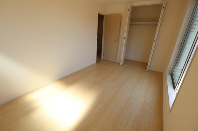 《仲介手数料無料》岩槻区大字金重109-176新築一戸建てリーブルガーデンの洋室|7.5帖