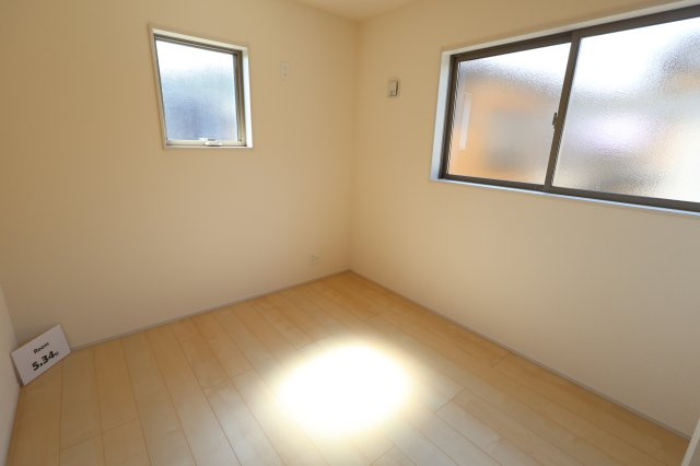 《仲介手数料無料》岩槻区大字金重109-176新築一戸建てリーブルガーデンの洋室|5.3帖