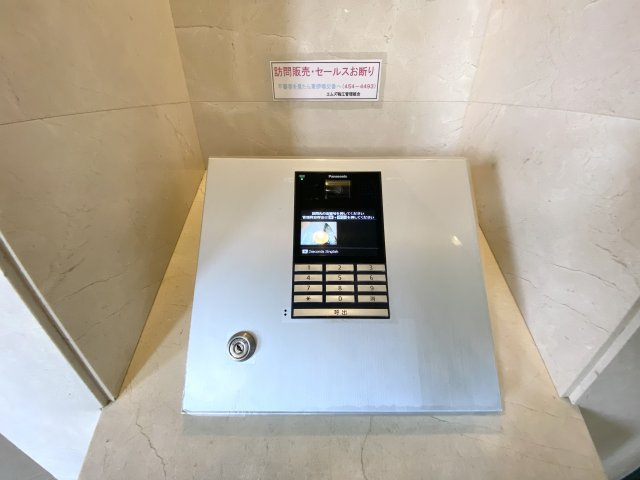 エムズ鴨江の防犯設備|エントランスにオートロックがあり防犯対策もされています。