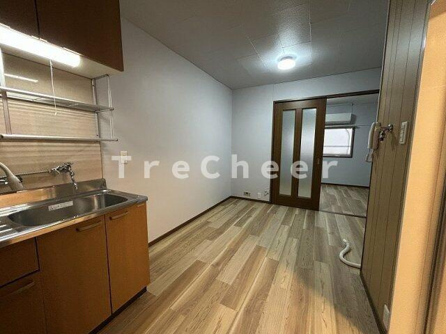 上野アパートメントの居間・リビング