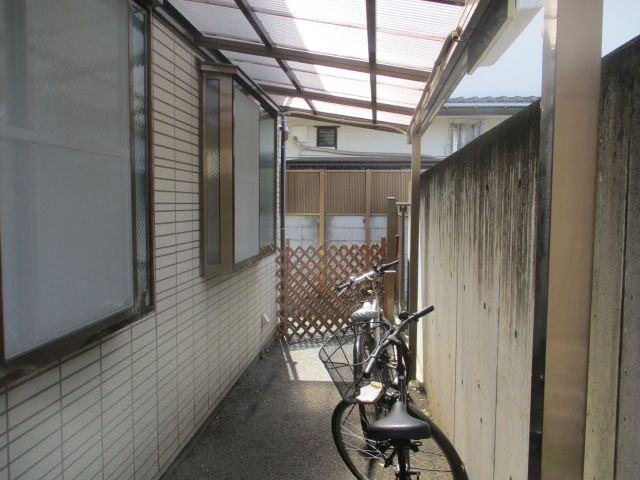 武蔵野市境南町５丁目のアパートのその他|屋根付き駐輪場
