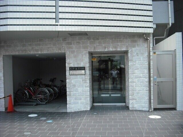 スパシエカステロ新都心のエントランス