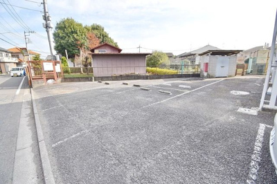 【駐車場】 | メゾンドエスポワール | 車をお持ちの方に嬉しい駐車場付きの物件です