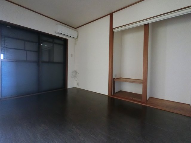 ドゥエル イーストの洋室