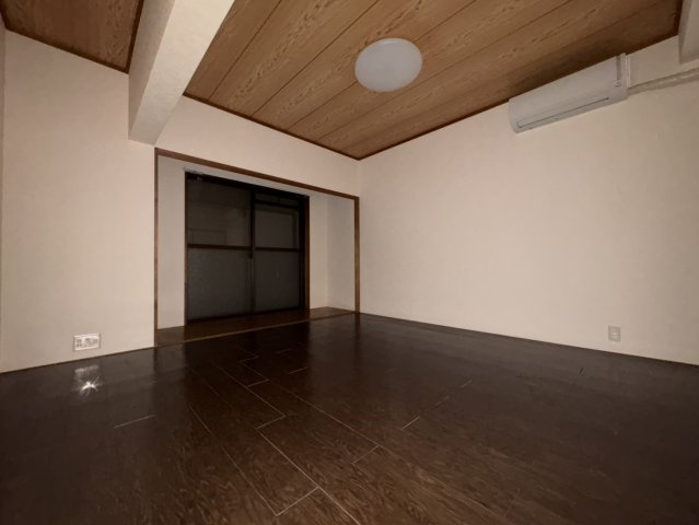 ドゥエル イーストの洋室