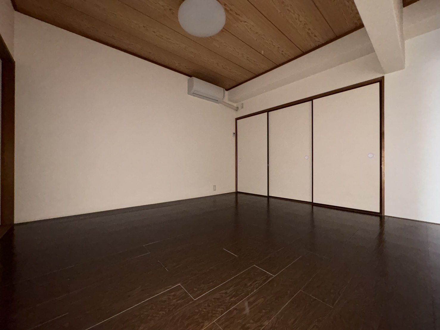 ドゥエル イーストの洋室