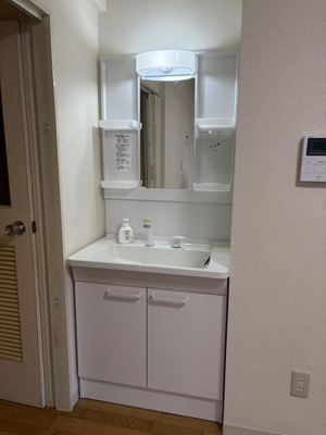 【洗面所】 | ジャルダン田端 | 明るい洗面所です