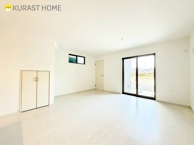 京都市右京区嵯峨野南浦町　新築戸建の居間・リビング