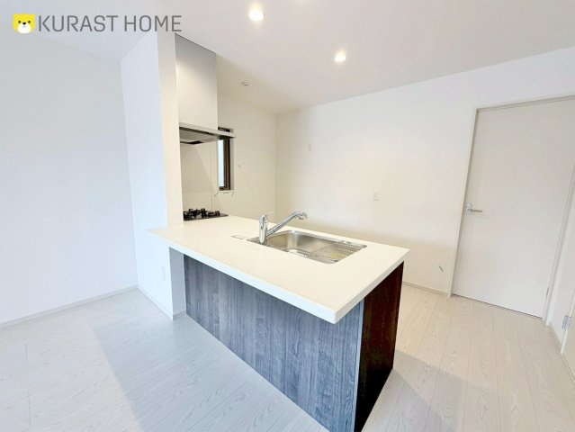 京都市右京区嵯峨野南浦町　新築戸建のキッチン