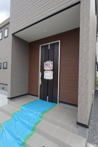 《仲介手数料無料》岩槻区大字末田2041-4新築一戸建てリーブルガーデンの玄関