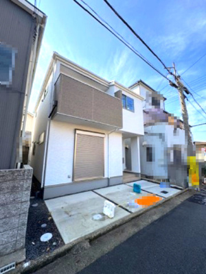 【外観】 | 堺市堺区老松町二丁1期 | 道路と敷地との高低差が少なく、お車の出し入れもしやすいカースペースは1台分あり(車種による)！ぜひ一度、現地をご覧ください。