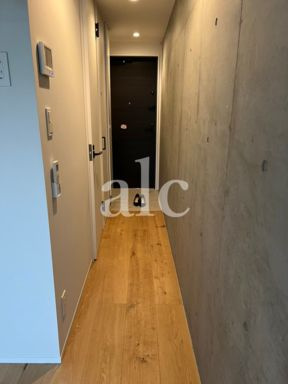 ミライズ世田谷豪徳寺の玄関