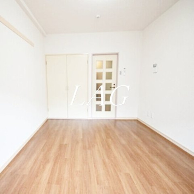 【居間・リビング】 | ラ・ポワール | 洋室のお部屋です。