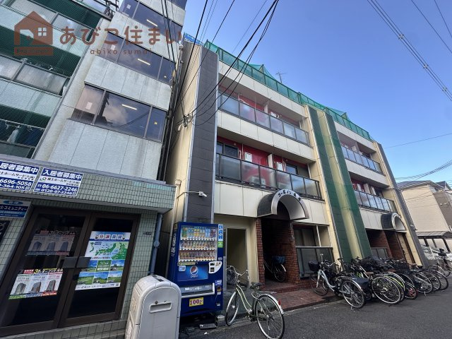 コーポイン長居A棟の外観