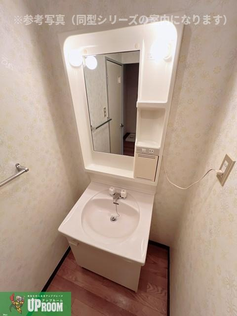 Surplus One光の洗面所