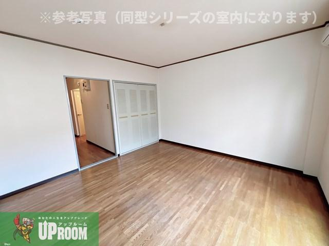 Surplus One光の内装