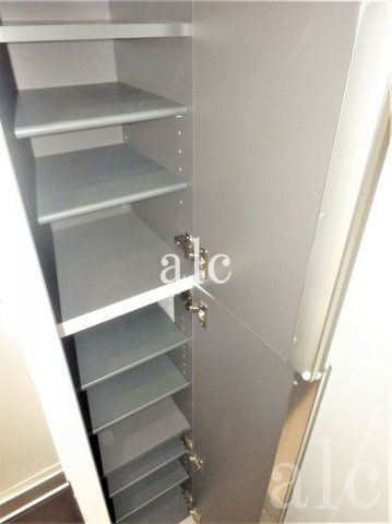 グランクオール代田橋の玄関|☆ホワイトフローリング！！ネット無料のハイグレード物件☆